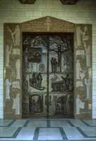 42 Porte de la basilique de l'annonciation