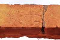 65 Croix sur un linteau