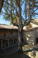 06 Cour du logis abbatial - Abbaye de Lagrasse