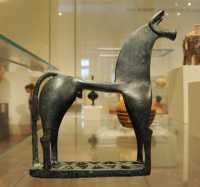 024 Cheval de bronze (Géométrique 8°s)