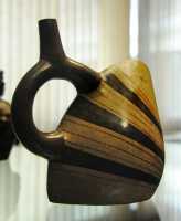 69 Bouteille Coquillage bivalve - Moche (550-700)