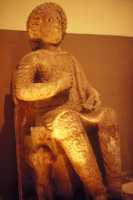 735 Hatra - statues du temple IV