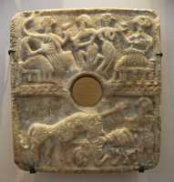 063 - Suse IV.A - Banquet - Convives assis & serviteurs ± 2500 *