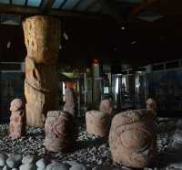 135 Tikis (figures anthropomorphes en tuf (Îles Marquises)