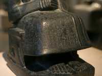 28 - Gudea - Statue dédiée au dieu Ningishzida