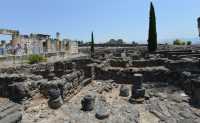 19 Habitations & synagogue de Capharnaüm construite sur les fondations en basalte de l'ancienne synagogue