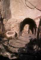 338 Escalier descendant à 150 mètres