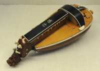 12 Vielle à roue avec la tête de Jean Rameau (1906)