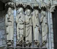 069 Portail - Apôtres