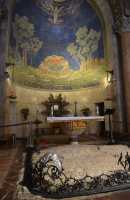 11 Le rocher dans le chœur de l'église de Gethsémani