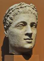 52 Tête de statue votive - Période hellénistique (domination des Ptolémées d'Egypte)