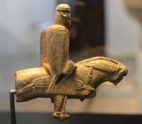 013 Statuette de cavalier en os de cétacé (12°s) Nord de la France