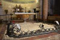 14 Le rocher dans l'église de Gethsémani