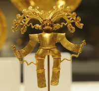 146 Pendentif - Personnages à tête de crocodile - Costa Rica Chiriqui (11°-16°s)