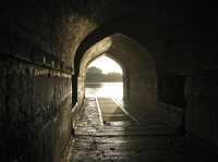 14 bis Ispahan Pont Khaju, dipositif de vannes.JPG.JPG