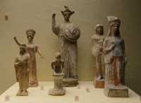 068 Figurines de terre cuite moulées (6° & 5°s) Grèce