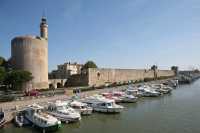 89 Rempart Ouest & tour de Constance vus du pont **