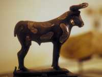 272 Taureau  bronze et argent (12 cm) vers 2500 (Sumer)