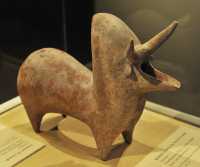 14 Vase en forme de zébu - Marlik (Début du 1° Millénaire BC)