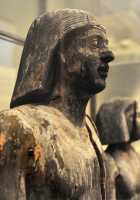 021 Le gouverneur de province Merti (2350±  Saqqara 5° dynastie) Acacia