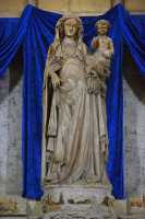 30 Vierge à l'enfant