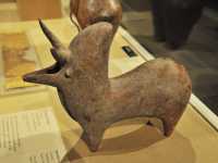 15 Vase en forme de zébu - Marlik (Début du 1° Millénaire BC)