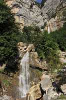 083 Route des Ecouges au Nord du col de Romeyère - Chute d'eau