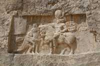 26 Reddition de Valérien (260) et de Philippe l'arabe devant Chapour (Kartir ajouté à droite) *