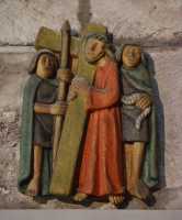 41 Jésus est chargé de la croix (Chemin de croix)