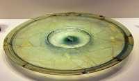 04 Grand plat de verre ayant pu servir de lampe à huile éclairant par transparence (Beth Shearim, Tombe 15 - 4°s.AD)