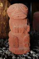 136 Tiki (figure anthropomorphe en tuf (Îles Marquises)