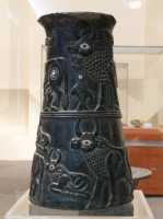 30 Vase de chlorite - Zébus & poisson (3° Mil.) Jiroft *