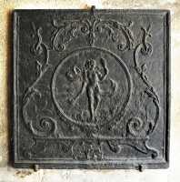 13 Plaque de cheminée