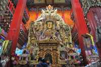 35 Buddah tenant une épée