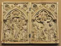 58 Ivoire - Vierge & enfant - Crucifixion