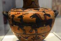 061 Scène de chasse - Vase à transporter l'eau (± 515) Terre cuite à figures noires