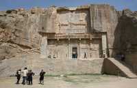 072 Tombeau d'Artaxerxes II (404-359) *