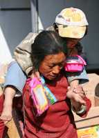 35 Grand mère & enfant