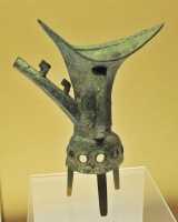 001 Vase à vin (Jue) Xia (18°-16° s) Bronze