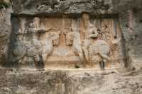 67 Investiture de Bahram I (à dr.) par Ahura Mazda *