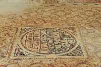 42 Dieu, sauve ton serviteur Nil qui fonda cet édifice, garde-le, lui et sa maison