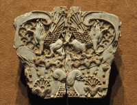 19 Griffons sur fond de lotus - Nimrud - Ivoire de style phénicien (8° siècle)