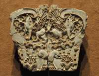 19 Griffons sur fond de lotus - Nimrud - Ivoire de style phénicien (8° siècle)