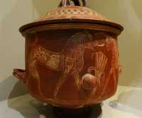 042 Cratère à couvercle (± 650) Atelier de l'urne calabraise