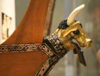 076 - Ur - Lyre de la reine (Cornes refaites)