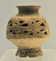 154 Poterie avec motifs ajourés - Culture Songze (3800-3200)