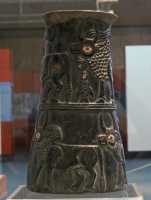 28 Vase de chlorite - Zébus & poisson (3° Mil.) Jiroft *