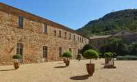 08 La cour Louis XIV - Abbaye de Fontfroide