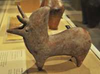 13 Vase en forme de zébu - Marlik (Début du 1° Millénaire BC)