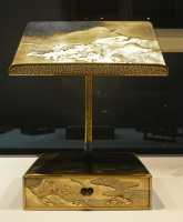 105 Pupitre en laque dorée (Maki-e) Période Edo (18°s)